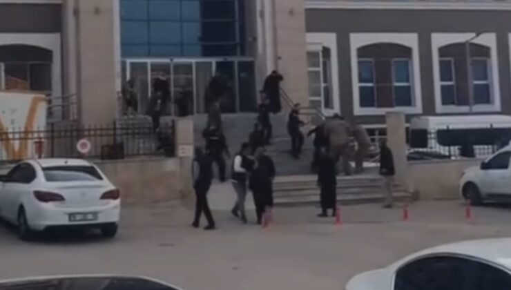 Şanlıurfa’da husumetli aileler adliye önünde kavga etti: 16 yaralı