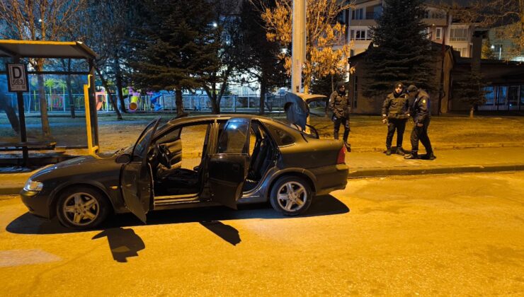 Sivas’ta seyir halindeki otomobilde bayılan araç sahibi öldü