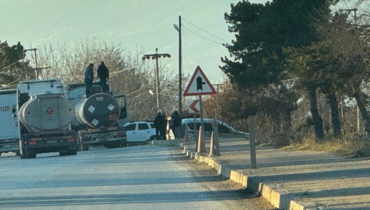 Tokat’ta zift yüklü tırın dorsesinde 2 kaçak göçmen yakalandı