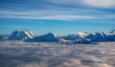 Türk yönetmen, dünyanın en yüksek dağını uçaktan görüntüledi