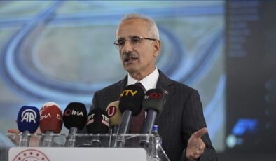 Ulaştırma ve Altyapı Bakanı Abdulkadir Uraloğlu: Kara yolu projeleri, çağın ihtiyaçlarına göre revize ediliyor