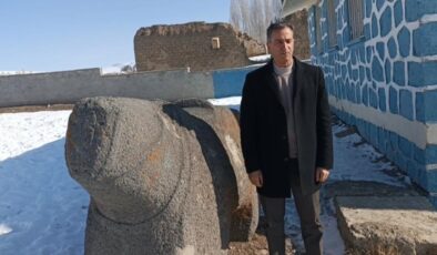 Van’da tarihi eser at heykeli eski muhtara zimmetlendi