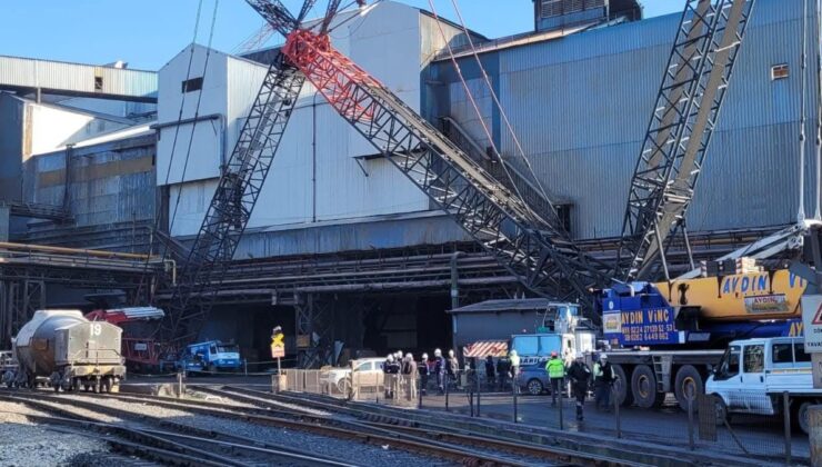 Zonguldak’ta vinç işçilerin üzerine devrildi