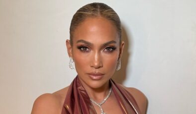 55 yaşındaki Jennifer Lopez’in genç kalma sırrı! Cesur pozları yine hayran bıraktı