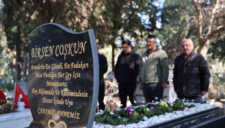 Adana’da depremde ölenler anıldı: Sevdiklerimizi deprem değil binalar öldürdü