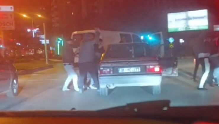 Adana’da kamyonetle otomobilin önünü kesip 2 kişiyi darbettiler