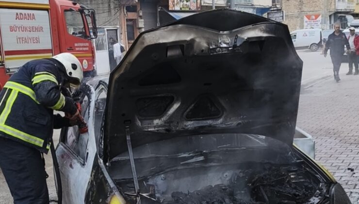 Adana’da park halindeki taksi kundaklandı