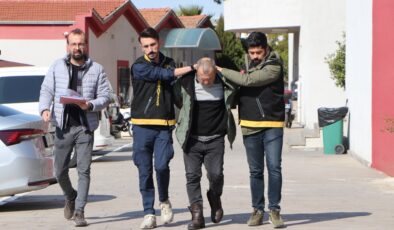 Adana’da sokak ortasında arkadaşını öldürdü