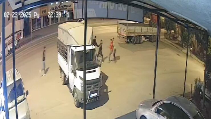 Adana’da sokakta yürüyen genç bıçakla öldürüldü