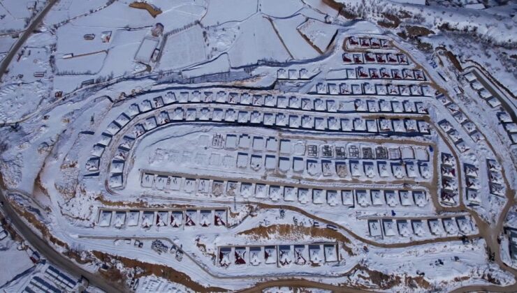 Adıyaman’da bürünen köy evlerinden görsel şölen