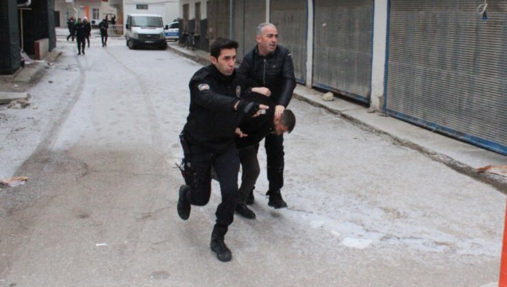 Aksaray’da akrabasını tüfekle yaraladı: Evine girerken yakalandı