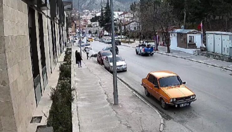 Amasya’da otomobile çarpan motosiklet takla attı: 1 ağır yaralı