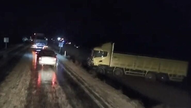 Ankara’da 4 tır ve 1 otomobil zincirleme kazaya karıştı