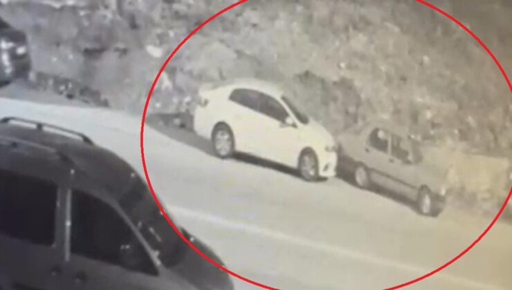 Ankara’da park halindeki otomobil yokuş yukarı hareket edip başka araca çarptı