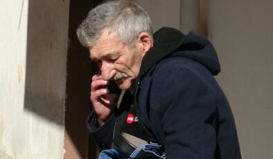 Antalya’da bir evde yangın paniği: Yaşlı adamın çaresiz bakışları yürek burktu