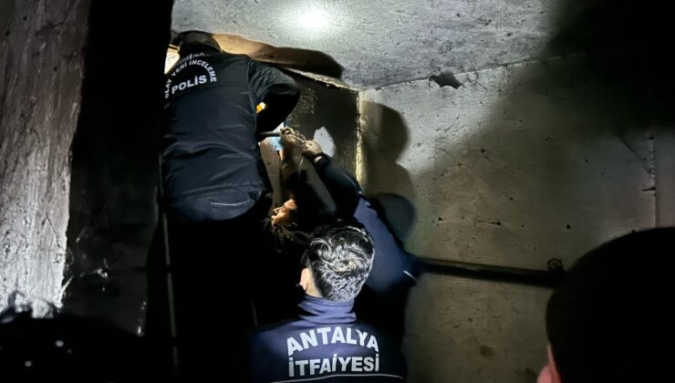 Antalya’da cinayet silahı, metruk binanın havalandırmasında bulundu