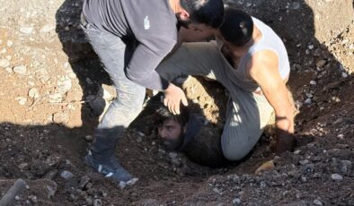 Antalya’da göçük altında kalan işçi, 2 saatte kurtarıldı