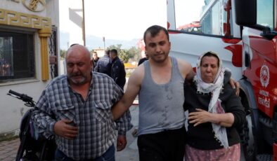 Antalya’da ısıtıcıdan yangın çıktı: Anne ve babasını kurtardı