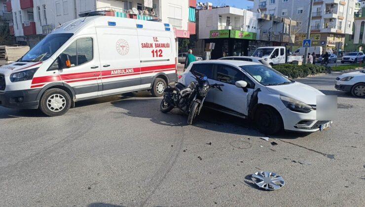 Antalya’da ‘U’ dönüşü yapan otomobil, motosiklet ile çarpıştı: 1 yaralı