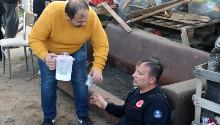 Antalya’da yaralı itfaiyeciye ayran ve su ikram ettiler
