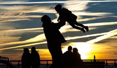 Araştırma: Haftanın belirli günleri daha mutlu hissediyoruz
