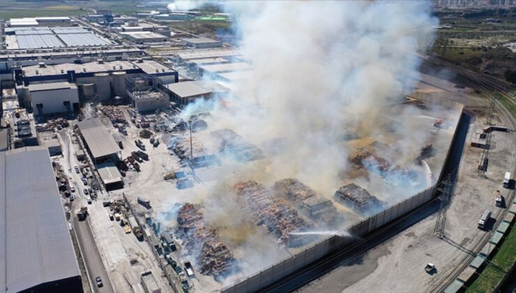 Aydın’da kağıt fabrikasının depolama alanında yangın paniği: Müdahale sürüyor