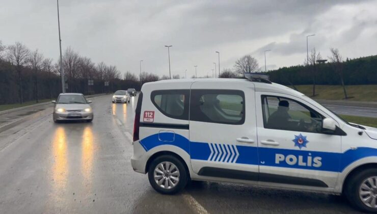 Bakırköy’de su borusunun patlaması sonrası Yenibosna yönü trafiğe kapatıldı