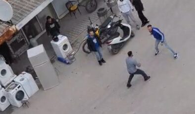 Balıkesir’de tartıştığı husumetlisini bıçakla öldürdü: Olay anı kamerada