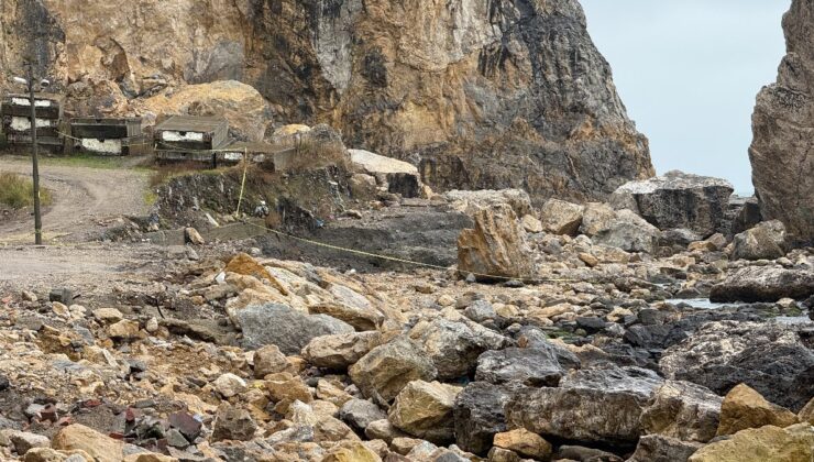 Bartın’da amaçtan kopan kaya parçaları korkuttu