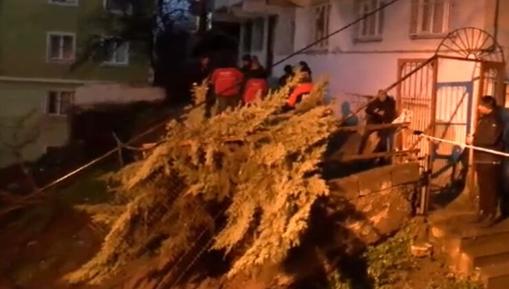 Beyoğlu’nda istinat duvarı çöktü: 2 bina mühürlendi