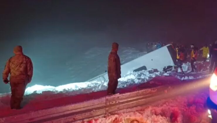 Bingöl’de yolcu otobüsü devrildi: Ölü ve yaralılar var