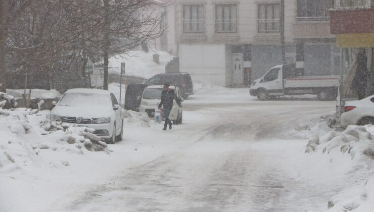 Bitlis’te köy yolları ulaşıma kapandı