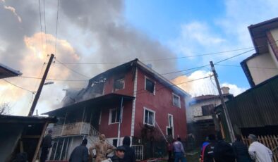 Bolu’da bacadan çıkan yangını evi küle çevirdi