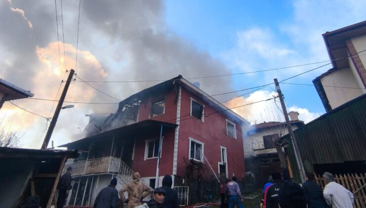 Bolu’da bacadan çıkan yangını evi küle çevirdi