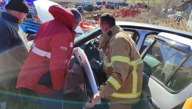 Burdur’da iki otomobil çarpıştı: 2 yaralı