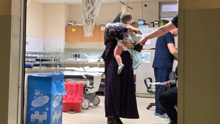 Bursa’da 2 yaşındaki çocuğun üzerine çaydanlık devrildi