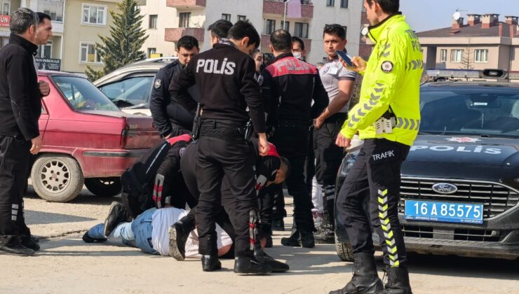 Bursa’da alkollü sürücü otomobilde sızdı: Polisleri tehdit edip küfürler yağdırdı