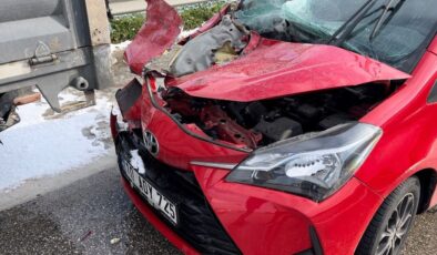 Bursa’da karlı havada 25 araç zincirleme kazaya karıştı