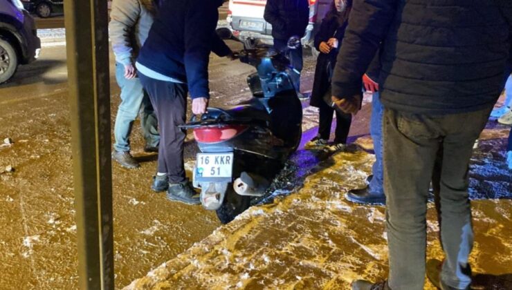 Bursa’da motosiklete 1 dakika içinde 2 kez otomobil çarptı: 2 yaralı
