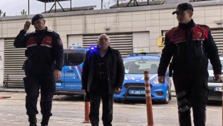 Bursa’da müdür yardımcısını sokak ortasında darbetti