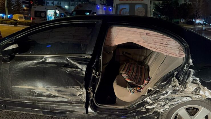 Çorum’da ambulans ile otomobil çarpıştı: 2 yaralı