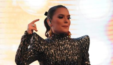 Demet Akalın’ı kızdıran yorum! Takipçisi son karesinde ünlü şarkıcıyı tanıyamadı