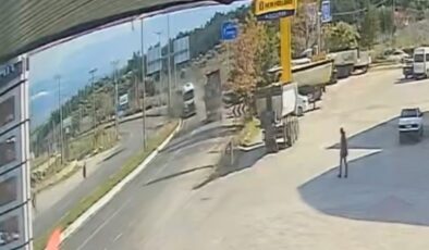 Denizli’de iki tır kafa kafaya çarpıştı