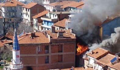 Denizli’de yaşlı kadının evi yangında kullanılamaz hale geldi