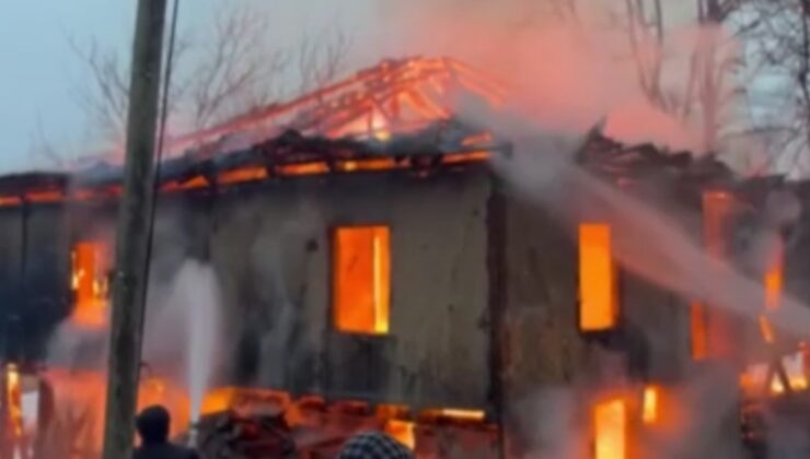 Düzce‘de 2 katlı evde yangın