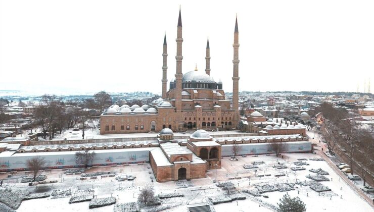 Edirne’de kar: Selimiye Camisi kar altında görüntülendi
