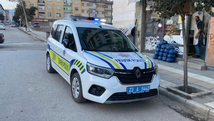 Elazığ’da motosiklete çarpan otomobilin sürücüsü kaçtı: 2 yaralı