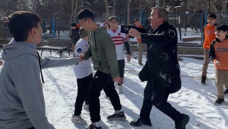 Erzincan’da keyifli anlar: Öğrenciler Vali Hamza Aydoğdu’yu kar topuna tuttu