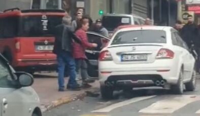 Esenyurt’ta kocasına sinirlenen kadın arabayı çekiçle parçaladı