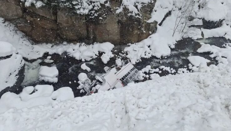 Gümüşhane’de kar yağışı kazaya sebep oldu: 5 yaralı